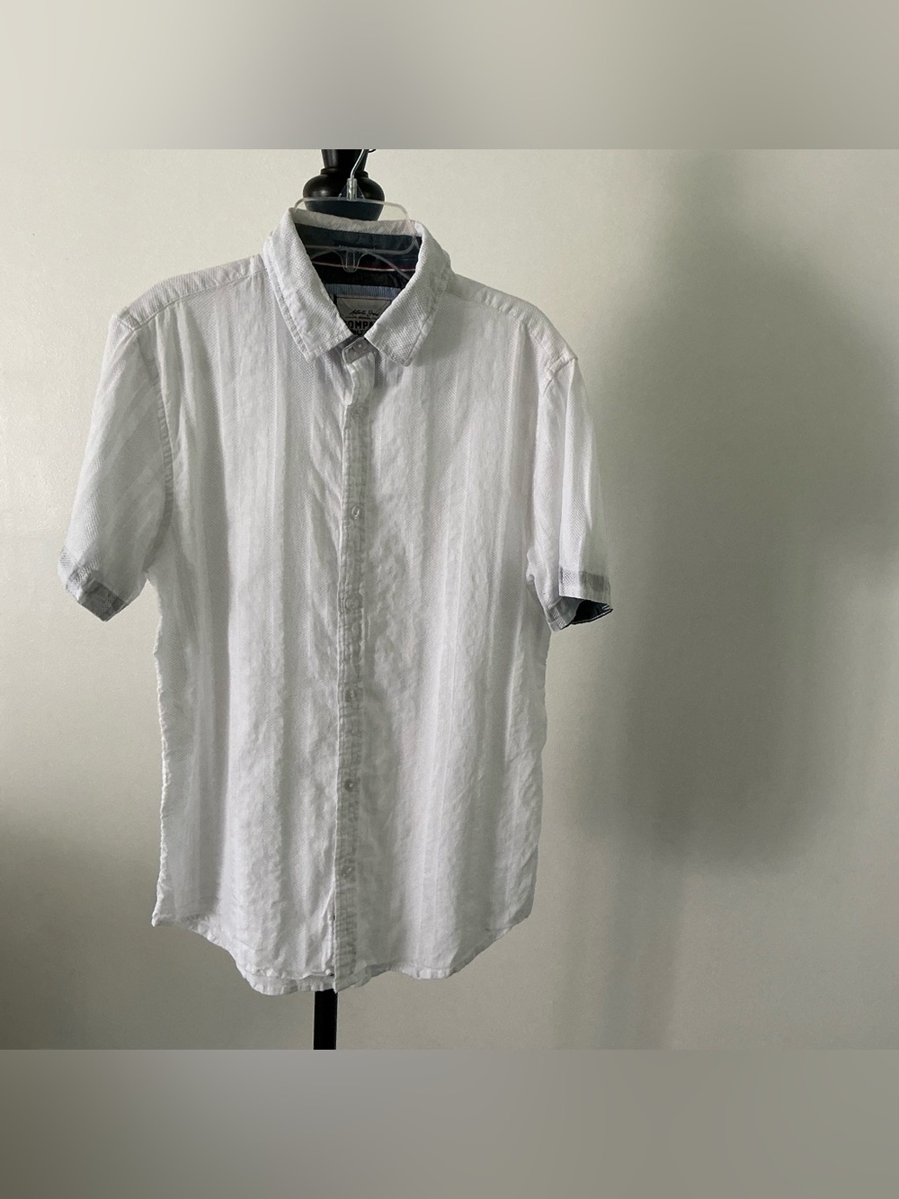 Company Eighty One Men’s White Short-Sleeve Button-Up Shirt – Medium